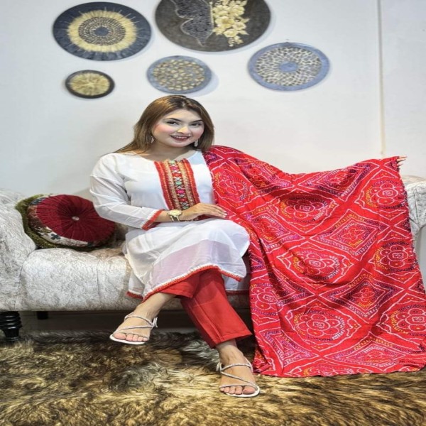 দক্ষ কারিগর দ্বারা সেলাই করা  জর্জেট চুন্দ্রি ওড়না ভাইরাল থ্রি পিস কালেকশন।। J WHITE 1