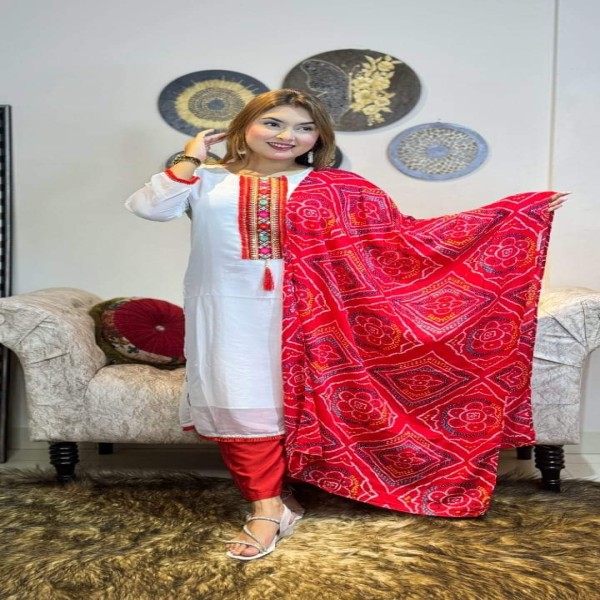 দক্ষ কারিগর দ্বারা সেলাই করা  জর্জেট চুন্দ্রি ওড়না ভাইরাল থ্রি পিস কালেকশন।। J WHITE 1
