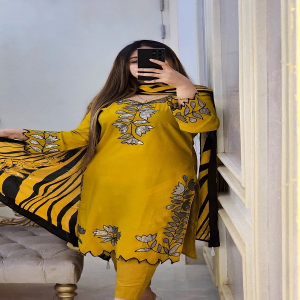 সিকোয়েন্স এবং এমব্রয়ডারি কাজ করা সম্পূর্ণ রেডি থ্রি-পিস কালেকশন।।SCM1