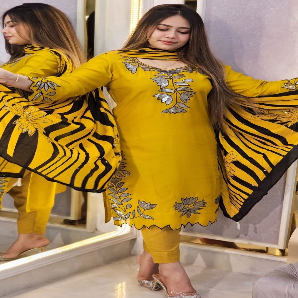 সিকোয়েন্স এবং এমব্রয়ডারি কাজ করা সম্পূর্ণ রেডি থ্রি-পিস কালেকশন।।SCM1