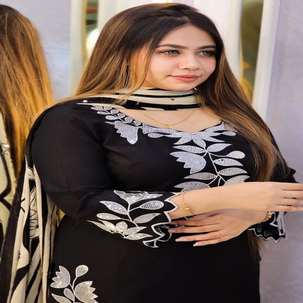 সিকোয়েন্স এবং এমব্রয়ডারি কাজ করা সম্পূর্ণ রেডি থ্রি-পিস কালেকশন।।SCM2