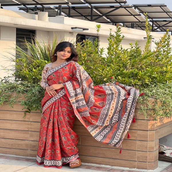 ডিজিটাল প্রিন্টের শাড়ি,,১০০%কালার গ্যারান্টি   ও পন্য চেক করে নেওয়া সুযোগ আছে ।PS101