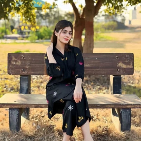 পাকিস্তানি ডিজাইনের সম্পূর্ণ নতুন এবং ইউনিক শার্ট কলার এমব্রয়ডারি কাজ করা Co-ords set কালেকশন [SC4]