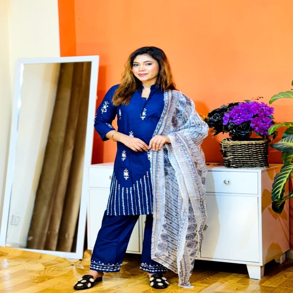 সম্পূর্ণ লেটেস্ট ডিজাইনের আরি এমব্রয়ডারি কাজ করা সম্পূর্ণ রেডি থ্রি-পিস কালেকশন।।ARI2