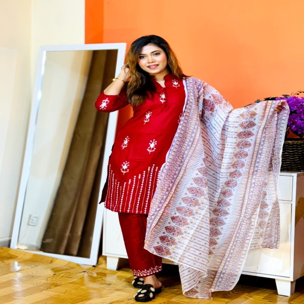সম্পূর্ণ লেটেস্ট ডিজাইনের আরি এমব্রয়ডারি কাজ করা সম্পূর্ণ রেডি থ্রি-পিস কালেকশন।।ARI4