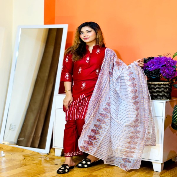সম্পূর্ণ লেটেস্ট ডিজাইনের আরি এমব্রয়ডারি কাজ করা সম্পূর্ণ রেডি থ্রি-পিস কালেকশন।।ARI4