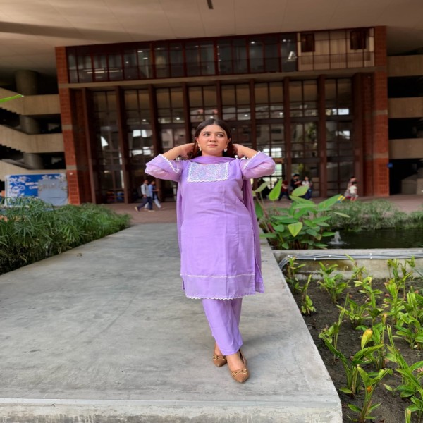 দক্ষ কারিগর দ্বারা সেলাই করা  জর্জেট কারচুপি কাজ করা ফোর পিস কালেকশন।।KJ1
