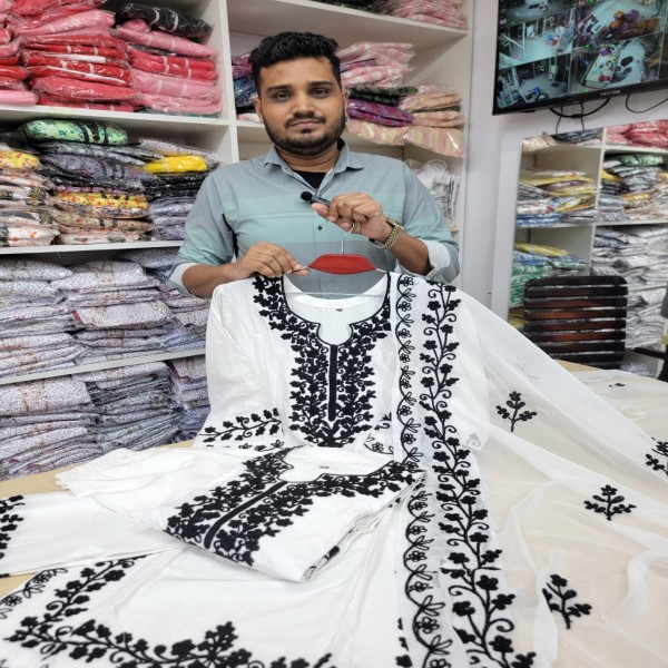 সম্পূর্ণ লেটেস্ট ডিজাইনের মধ্যে মার্কেটের সবচেয়ে হিট রেডিমেট সেলাই করা ভাইরাল হাই কোয়ালিটি আরি থ্রি পিস পিস কালেকশন।CAW/1