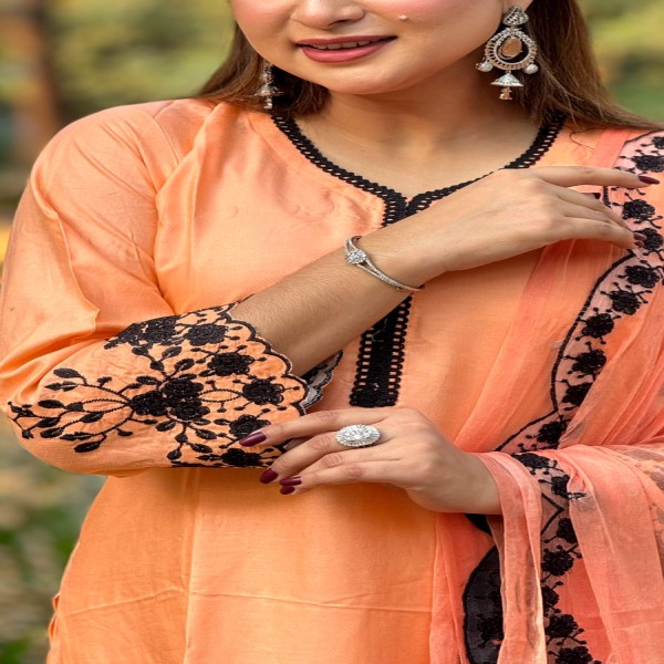 তাঁতাল কাটোওয়ার্ক এমব্রয়ডারি কাজ করা সম্পূর্ণ সেলাই করা থ্রি-পিস কালেকশন।। TA1
