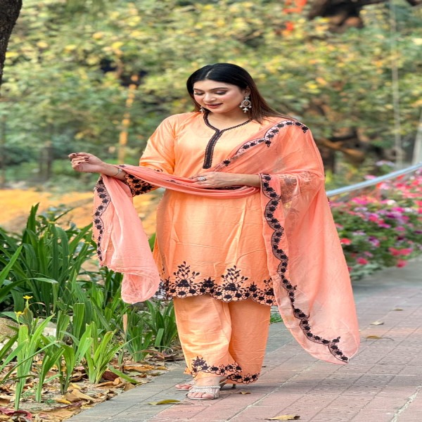 তাঁতাল কাটোওয়ার্ক এমব্রয়ডারি কাজ করা সম্পূর্ণ সেলাই করা থ্রি-পিস কালেকশন।। TA1