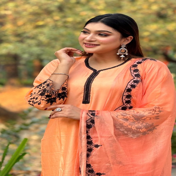তাঁতাল কাটোওয়ার্ক এমব্রয়ডারি কাজ করা সম্পূর্ণ সেলাই করা থ্রি-পিস কালেকশন।। TA1