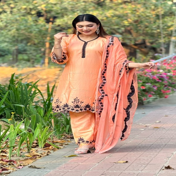 তাঁতাল কাটোওয়ার্ক এমব্রয়ডারি কাজ করা সম্পূর্ণ সেলাই করা থ্রি-পিস কালেকশন।। TA1