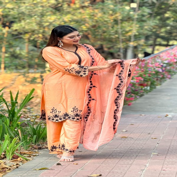 তাঁতাল কাটোওয়ার্ক এমব্রয়ডারি কাজ করা সম্পূর্ণ সেলাই করা থ্রি-পিস কালেকশন।। TA1