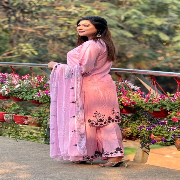 তাঁতাল কাটোওয়ার্ক এমব্রয়ডারি কাজ করা সম্পূর্ণ সেলাই করা থ্রি-পিস কালেকশন।।TA2