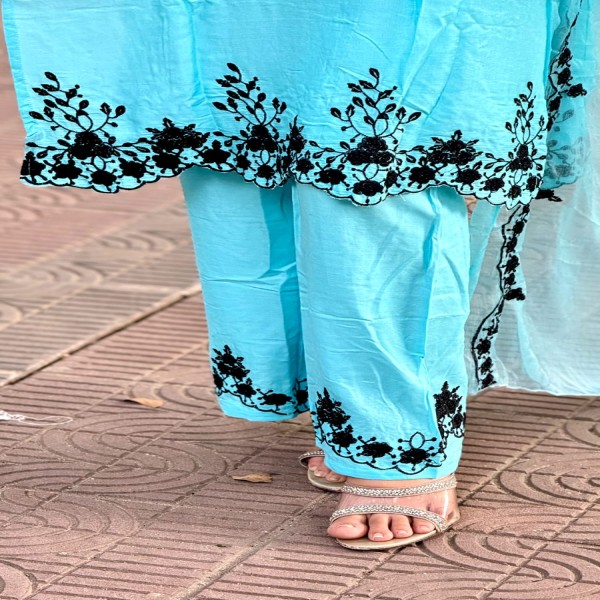 তাঁতাল কাটোওয়ার্ক এমব্রয়ডারি কাজ করা সম্পূর্ণ সেলাই করা থ্রি-পিস কালেকশন।।TA3
