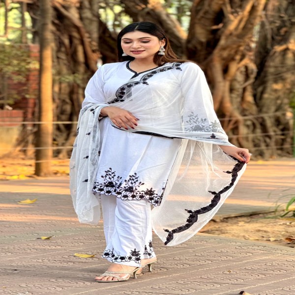 তাঁতাল কাটোওয়ার্ক এমব্রয়ডারি কাজ করা সম্পূর্ণ সেলাই করা থ্রি-পিস কালেকশন।।TA4