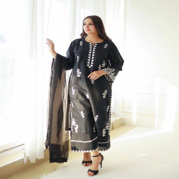 সম্পূর্ণ লেটেস্ট রোজ ডিজাইনের থ্রি পিস কালেকশনRD1
